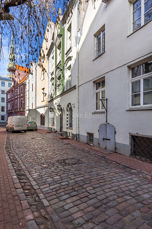 Fasādes māja, labiekārtots apzaļumots pagalms, slēgts pagalms, ieeja no pagalma, beletāža, Rīga - foto 18