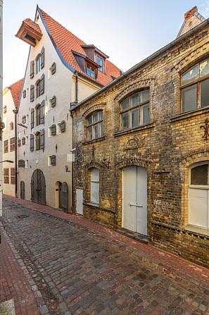 Fasādes māja, labiekārtots apzaļumots pagalms, slēgts pagalms, ieeja no pagalma, beletāža, Rīga - foto 17