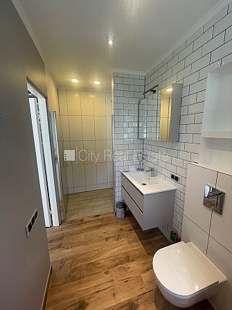 Renovēta māja, labiekārtots apzaļumots pagalms, vieta automašīnai, terase, guļamistabu Jūrmala - foto 12