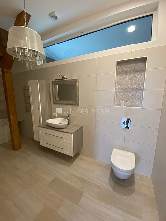 Fasādes māja, ir lifts, kāpņu telpa pēc kapitālā remonta, terase 13 m2, logi vērsti mājas Rīga - foto 8