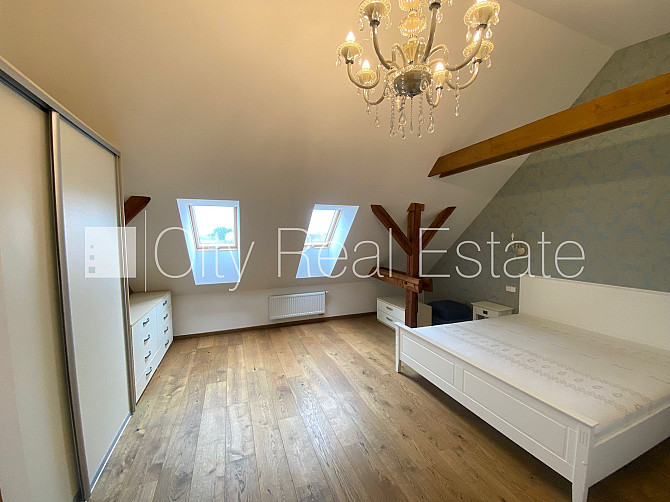 Fasādes māja, ir lifts, kāpņu telpa pēc kapitālā remonta, terase 13 m2, logi vērsti mājas Rīga - foto 6