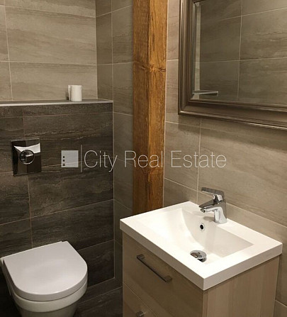 Fasādes māja, ir lifts, kāpņu telpa pēc kapitālā remonta, terase 13 m2, logi vērsti mājas Rīga - foto 13