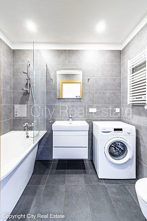 Jaunceltne, slēgta teritorija, vieta automašīnai, ir lifts, terase, logi vērsti mājas abās Rīga - foto 9