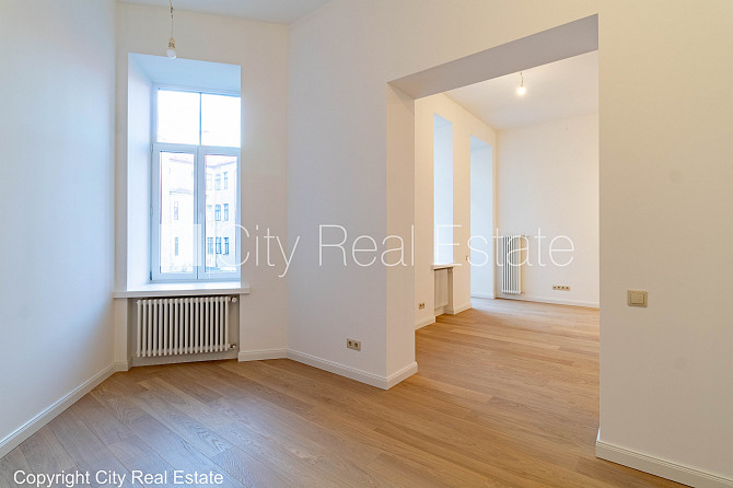 Fasādes māja, renovēta māja, fasāde ar dekoratīvo apmetumu, slēgts pagalms, ieeja no ielas Rīga - foto 7