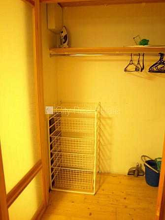 Fasādes māja, renovēta māja, labiekārtots apzaļumots pagalms, slēgts pagalms, pagalmā Rīga - foto 11