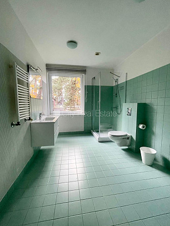 Renovēta māja, labiekārtota apzaļumota teritorija, iežogota teritorija, vieta automašīnai, Jūrmala - foto 17