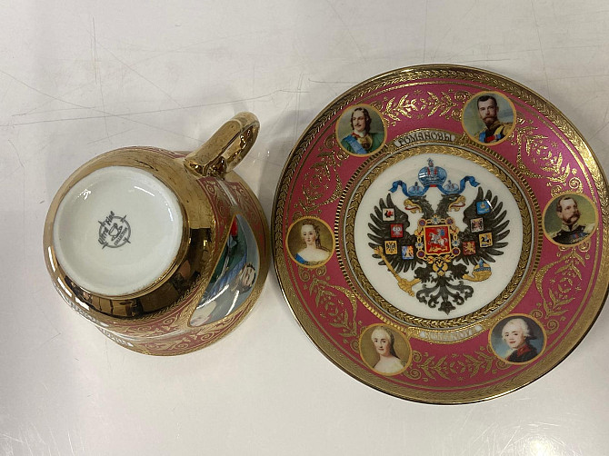 Кофейная или чайная пара из фарфора, украшенная символикой и портретами представителей династии... Rīga - foto 4