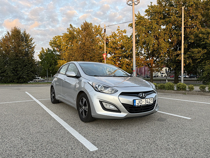 Продаю Hyundai i30 BlueDrive 2014 года.
Экономичный дизельный двигатель 1.4 CRDi,... Rīga - foto 1