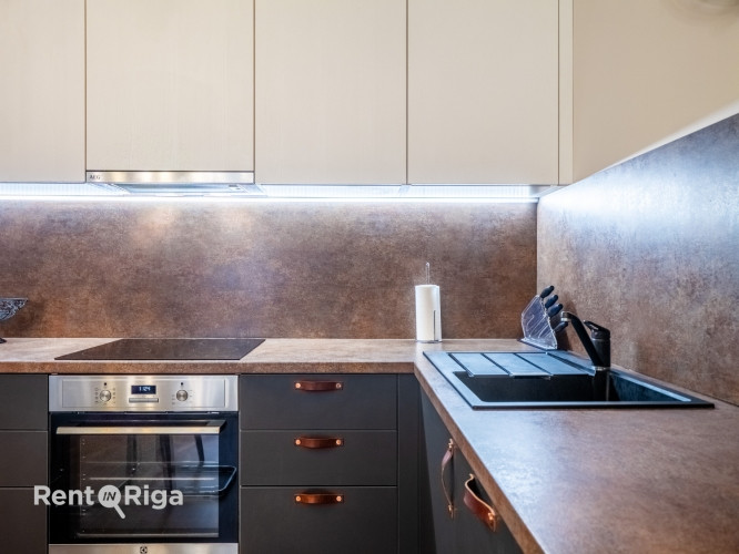 Izsmalcināts 2-istabu dzīvoklis renovētā namā Rīgas centrā!  Piedāvājam iegādei elegantu Rīga - foto 9