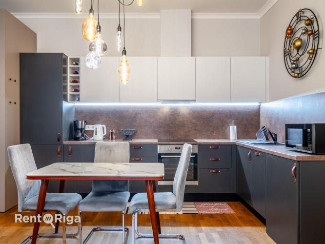 Izsmalcināts 2-istabu dzīvoklis renovētā namā Rīgas centrā!  Piedāvājam iegādei elegantu Rīga - foto 8