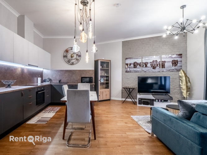 Izsmalcināts 2-istabu dzīvoklis renovētā namā Rīgas centrā!  Piedāvājam iegādei elegantu Rīga - foto 5