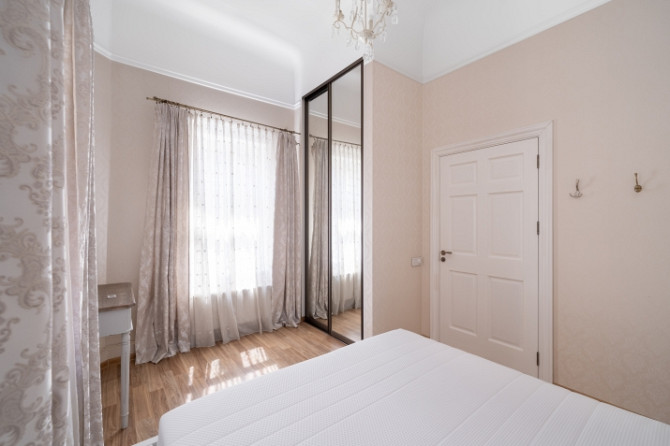 Izīrē elegantu 2 istabu dzīvokli pašā Rīgas centrā  Piedāvājumā mājīgs un pārdomāti Rīga - foto 8