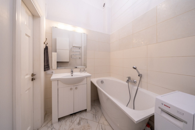 Izīrē elegantu 2 istabu dzīvokli pašā Rīgas centrā  Piedāvājumā mājīgs un pārdomāti Rīga - foto 9