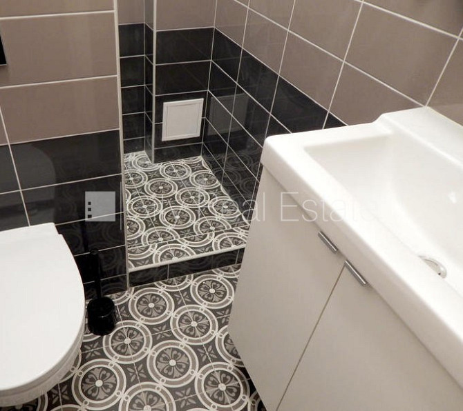 Pagalma māja, slēgts pagalms, ieeja no pagalma, logi vērsti uz pagalma pusi, istabas izolētas 3 Rīga - foto 15