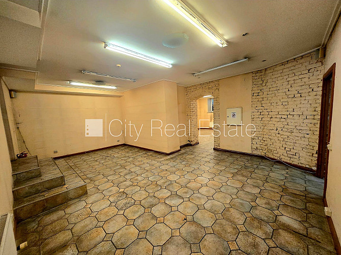 Koka māja, fasādes māja, restaurēta māja, labiekārtots apzaļumots pagalms, slēgts pagalms, Rīga - foto 7