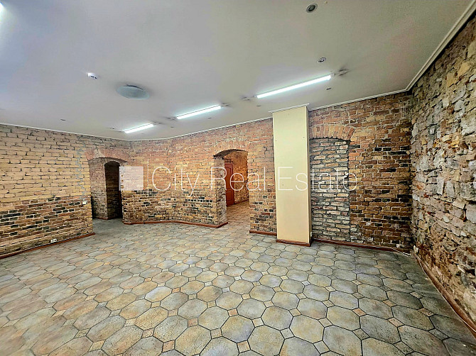 Koka māja, fasādes māja, restaurēta māja, labiekārtots apzaļumots pagalms, slēgts pagalms, Rīga - foto 13