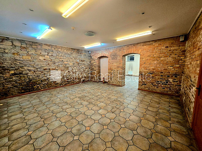 Koka māja, fasādes māja, restaurēta māja, labiekārtots apzaļumots pagalms, slēgts pagalms, Rīga - foto 14