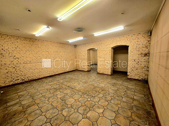 Koka māja, fasādes māja, restaurēta māja, labiekārtots apzaļumots pagalms, slēgts pagalms, Rīga - foto 5