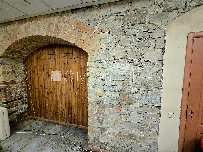 Koka māja, fasādes māja, restaurēta māja, labiekārtots apzaļumots pagalms, slēgts pagalms, Rīga - foto 15