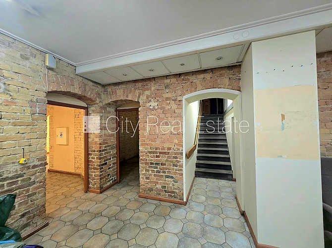 Koka māja, fasādes māja, restaurēta māja, labiekārtots apzaļumots pagalms, slēgts pagalms, Rīga - foto 8