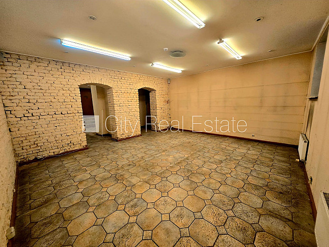 Koka māja, fasādes māja, restaurēta māja, labiekārtots apzaļumots pagalms, slēgts pagalms, Rīga - foto 6