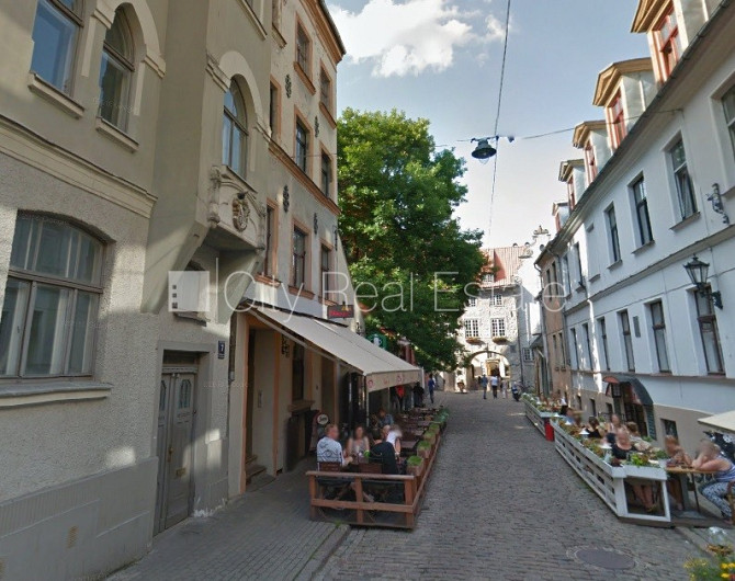 Fasādes māja, renovēta māja, ieeja no ielas, kāpņu telpa pēc kosmētiskā remonta, logi Rīga - foto 17