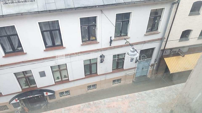 Fasādes māja, renovēta māja, ieeja no ielas, kāpņu telpa pēc kosmētiskā remonta, logi Rīga - foto 19