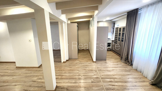 Fasādes māja, renovēta māja, ieeja no ielas, mansards, kāpņu telpa pēc kapitālā remonta, Rīga - foto 1