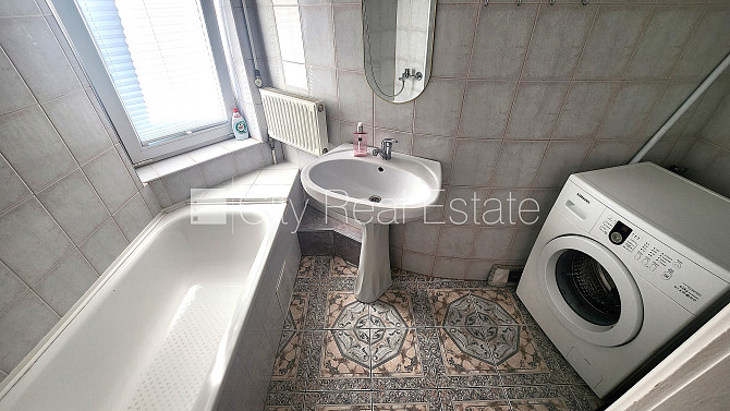 Fasādes māja, renovēta māja, ieeja no ielas, mansards, kāpņu telpa pēc kapitālā remonta, Rīga - foto 11