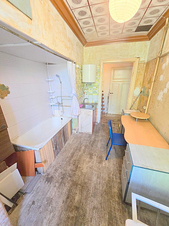 Pagalma māja, slēgts pagalms, ieeja no ielas, kāpņu telpa pēc kosmētiskā remonta, logi Rīga - foto 16