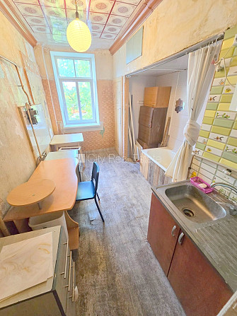 Pagalma māja, slēgts pagalms, ieeja no ielas, kāpņu telpa pēc kosmētiskā remonta, logi Rīga - foto 14