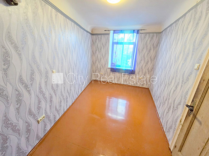Pagalma māja, slēgts pagalms, ieeja no ielas, kāpņu telpa pēc kosmētiskā remonta, logi Rīga - foto 8