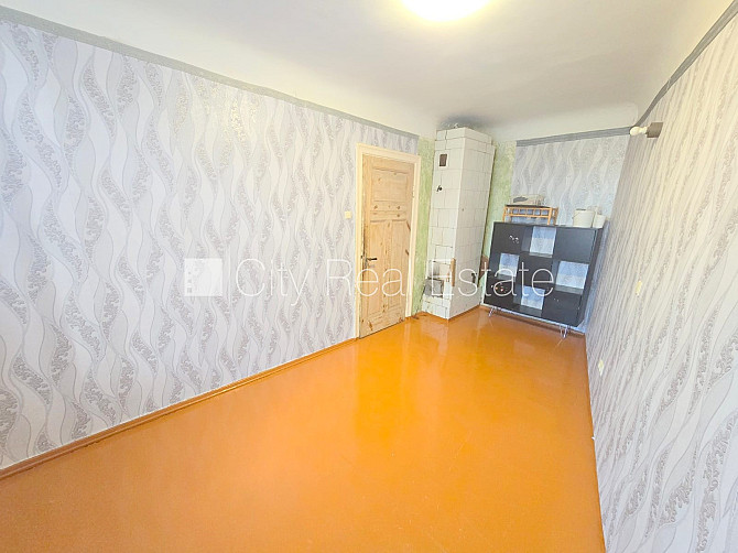 Pagalma māja, slēgts pagalms, ieeja no ielas, kāpņu telpa pēc kosmētiskā remonta, logi Rīga - foto 10