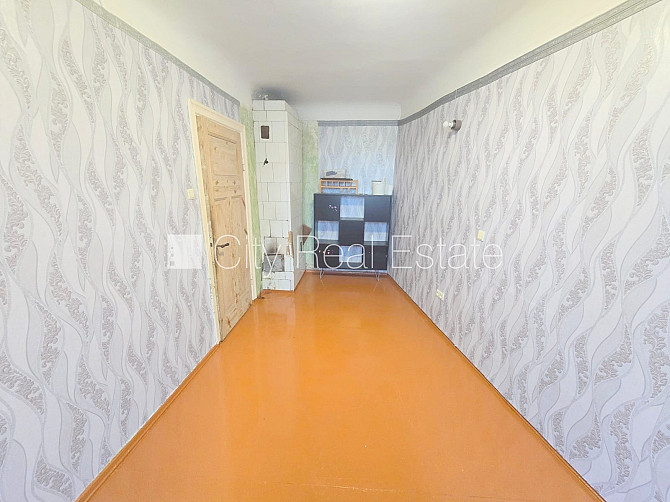 Pagalma māja, slēgts pagalms, ieeja no ielas, kāpņu telpa pēc kosmētiskā remonta, logi Rīga - foto 9