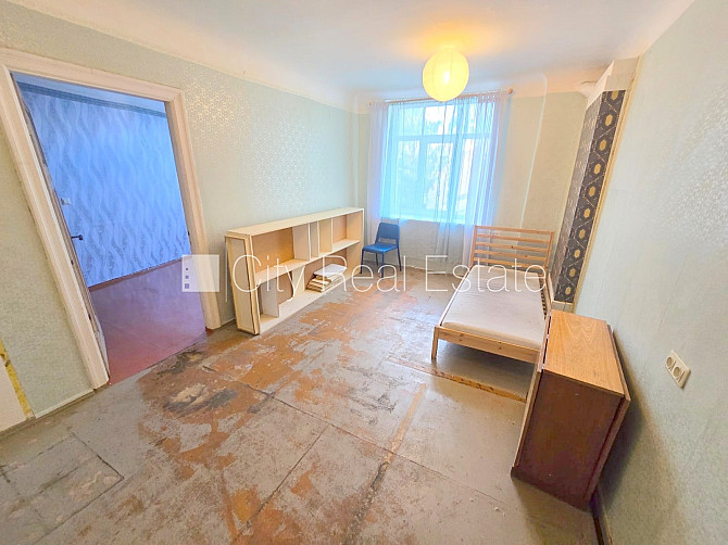 Pagalma māja, slēgts pagalms, ieeja no ielas, kāpņu telpa pēc kosmētiskā remonta, logi Rīga - foto 1