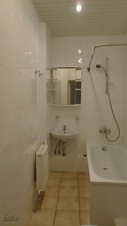 Tiek izīrēts dzīvoklis renovētā pagalma mājā pašā pilsētas centrā. Līdzās veikali, Rīga - foto 4