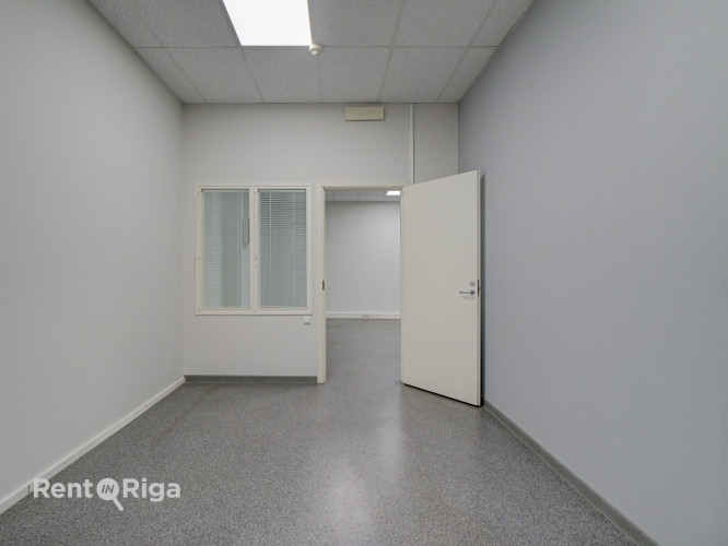 Biroja telpas Imantā.  - Piemērotas deju studijai vai birojam. - Telpas renovētā ēkā Imantā Rīga - foto 5