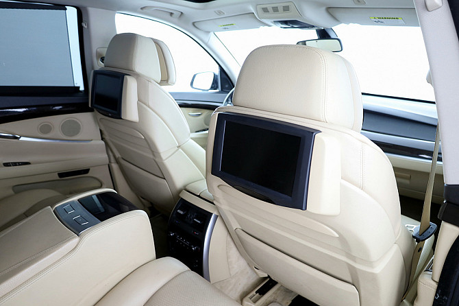BMW 550 M-Pakett 4.4 300kW Tallina - foto 8