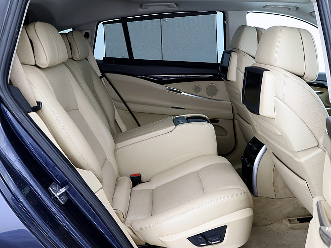 BMW 550 M-Pakett 4.4 300kW Tallina - foto 7