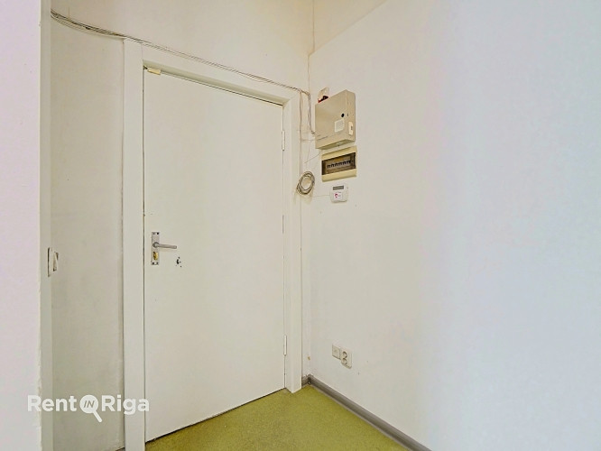 Izīrē svaigi remontētas telpas tieši pretī jaunajam projektam Tērbatas dārzs!  Ēka atrodas Rīga - foto 9