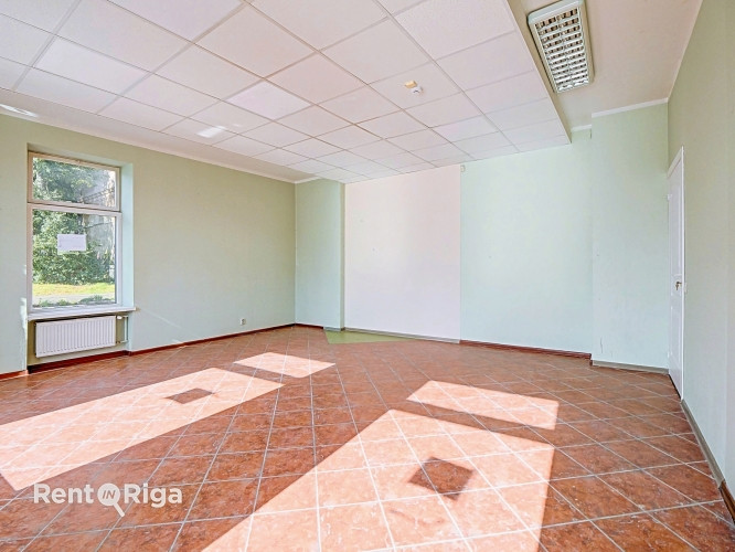 Izīrē gaišas tirdzniecības telpas tieši pretī jaunajam projektam Tērbatas dārzs!  Ēka Rīga - foto 2