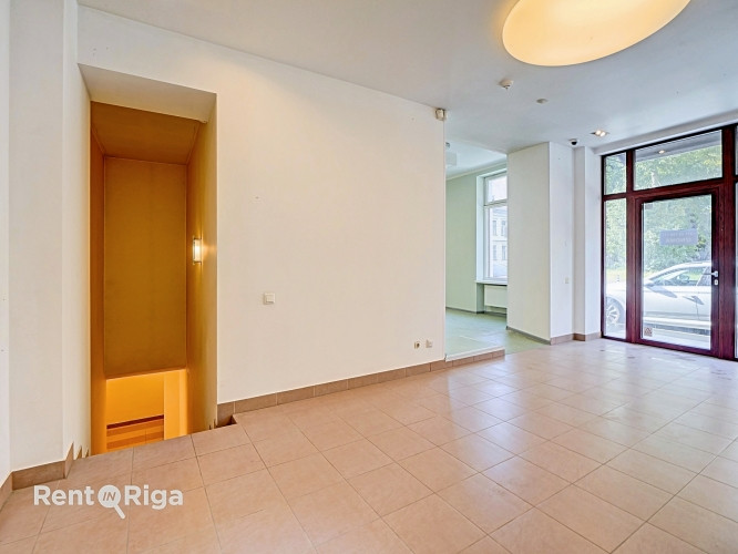 Izīrē plašas tirdzniecības telpas tieši pretī jaunajam projektam Tērbatas dārzs!  Ēka Rīga - foto 9