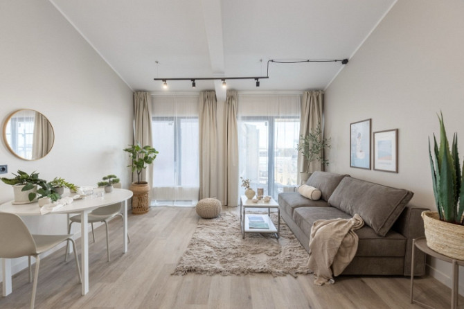 Stilīgs studio stila dzīvoklis pilnībā atjaunotā ēkā.  Bildēs redzams demo dzīvoklis ar Rīga - foto 1