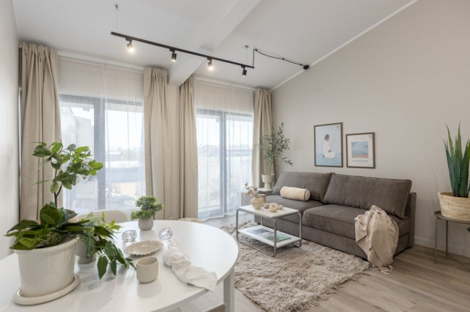 Stilīgs studio stila dzīvoklis pilnībā atjaunotā ēkā.  Bildēs redzams demo dzīvoklis ar Rīga - foto 3