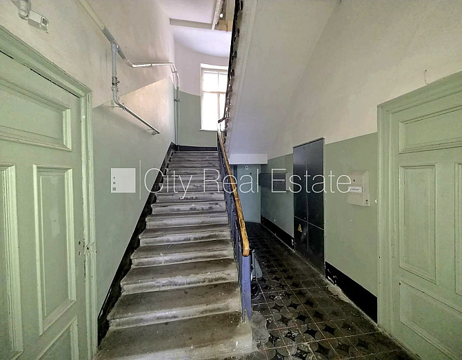 Fasādes māja, renovēta māja, ieeja no ielas, logi vērsti mājas abās pusēs, istabas Rīga - foto 20