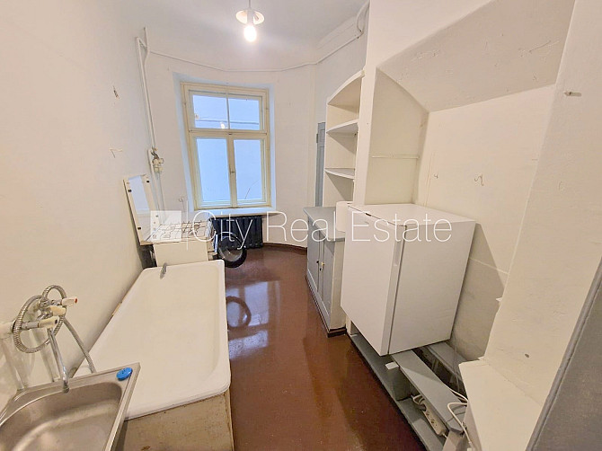 Zeme īpašumā, fasādes māja, slēgts pagalms, ieeja no ielas un pagalma, beletāža, kāpņu Rīga - foto 10