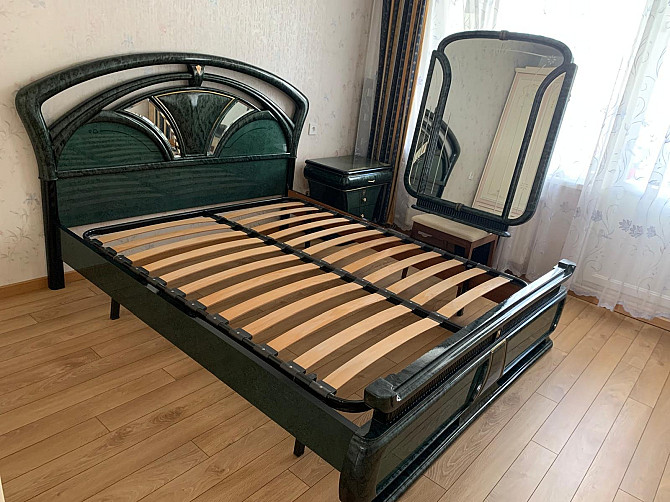 Pārdodu gultu no itāļu mēbeļu komplekta „Orhideja” sērijas. Komplekts ir izgatavots no dabīgā... Rīga - foto 2