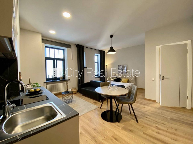 Здание во дворе, реновированный дом, закрытый двор, вход с улицы и со двора, Рига - изображение 1
