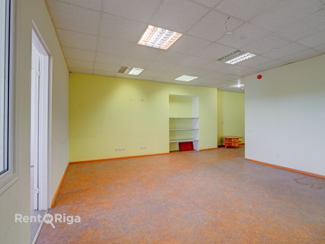Iznomā telpas Purvciemā, Dzelzavas ielā  51 m, ar izeju uz balkonu.  4. stāvs. Telpām ir izeja Rīga - foto 8