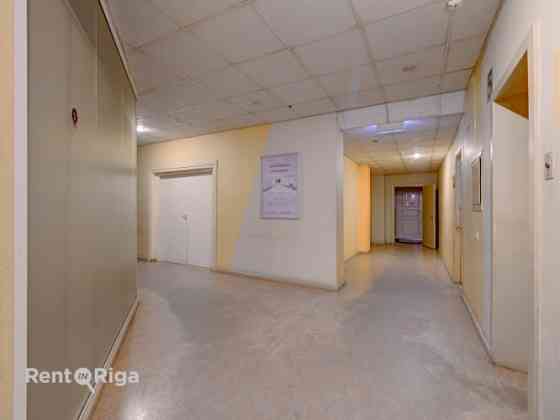 Аренда офисa в Пурвциемсе, на улице Дзелзавас  37 м, с кухней.  Помещение подходит Rīga